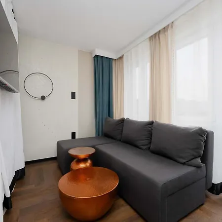 Modern With Ac And Next To The Metro By Renters ורשה