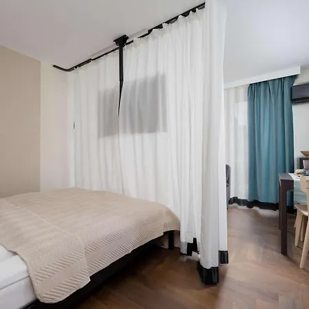 Daire Modern With Ac And Next To The Metro By Renters Varşova