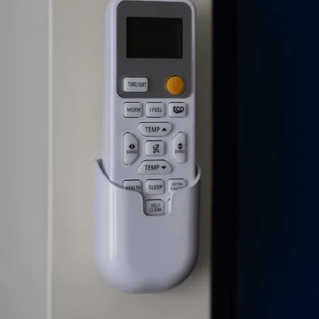 Modern With Ac And Next To The Metro By Renters